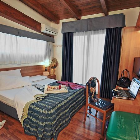 Hotel Aurora Wellness & Spa Tivoli Terme Extérieur photo